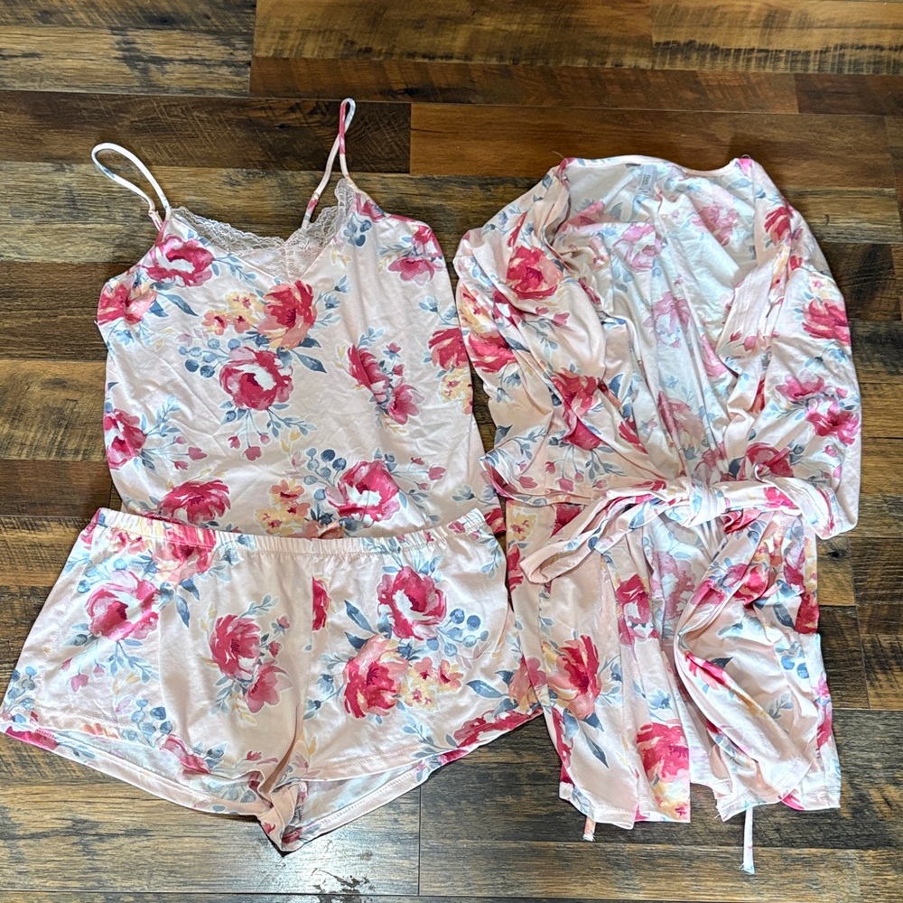 Flora Nikrooz Pink & Blue Floral Lace-Trim Cami, Shorts and Robe Set